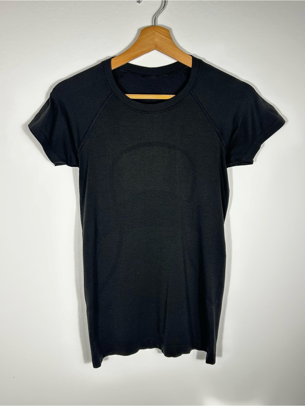 Black Lululemon Swiftly Tech Women’s T-Shirt Size 6